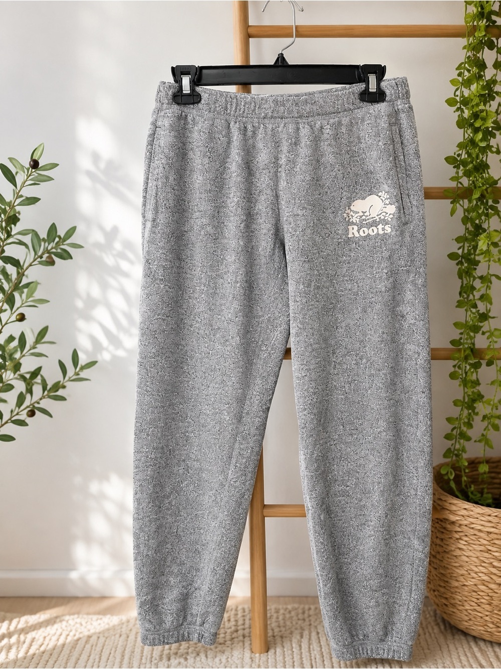 Roots Women’s Medium Salt & Pepper Grey Jogger Sweatpants Beaver Logo